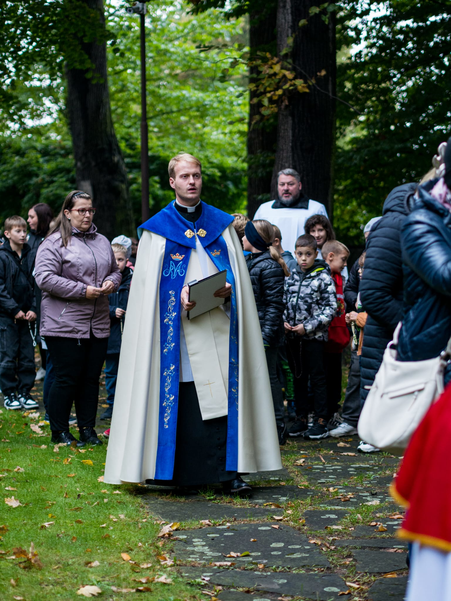 Procesja różańcowa - Parafia Jawiszowice św. Marcina Bpa