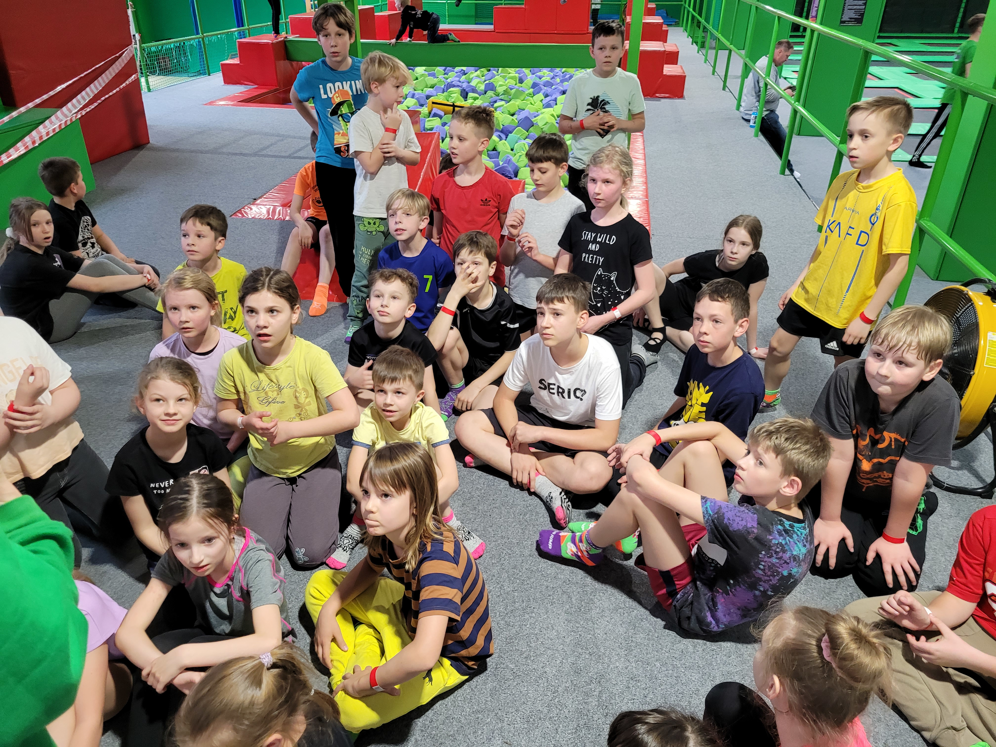 Wycieczka do GOjump Parku Trampolin - Parafia Jawiszowice św. Marcina Bp.