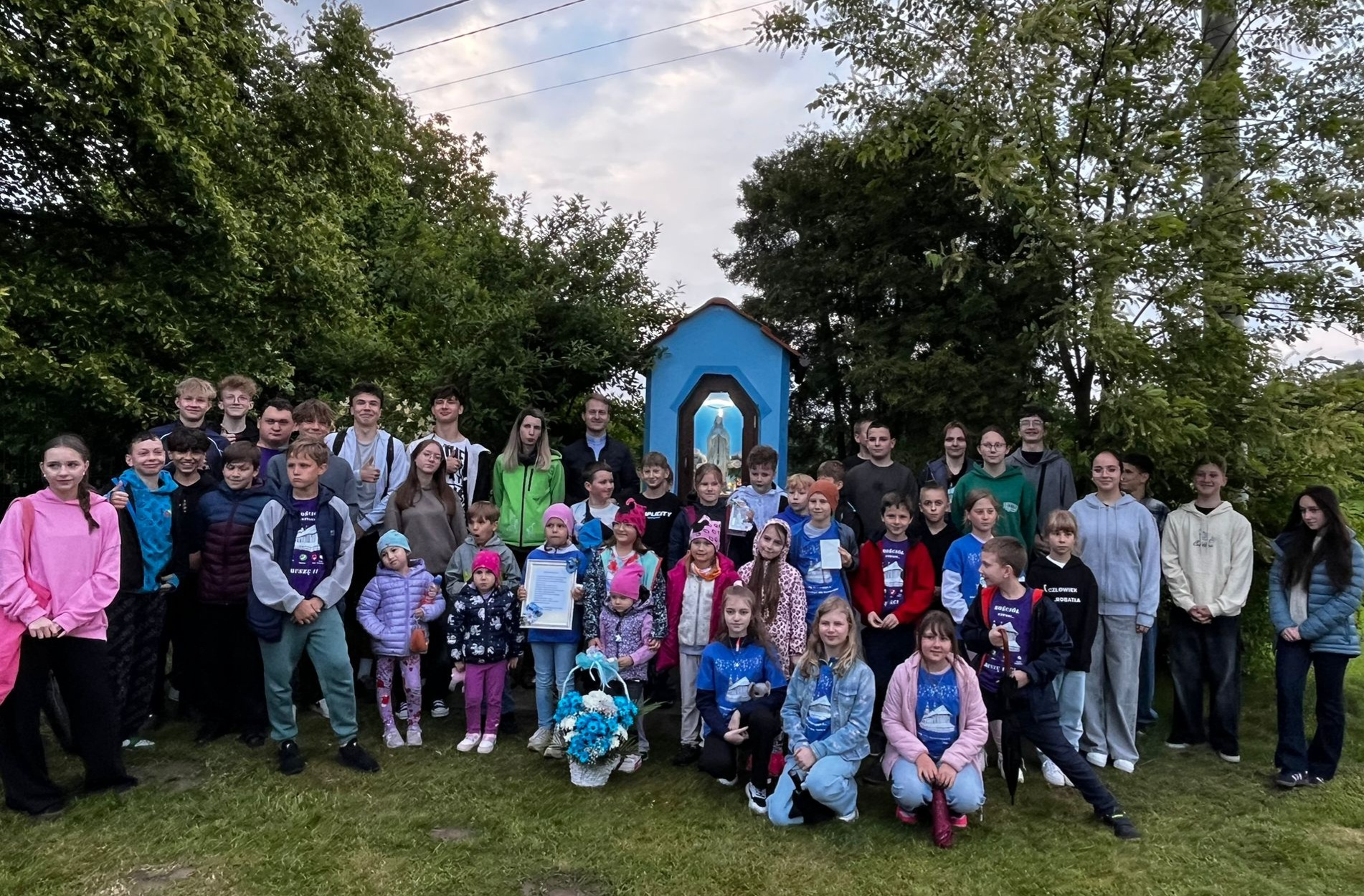W Dniu Matki dzieci i młodzież przy Matce Bożej