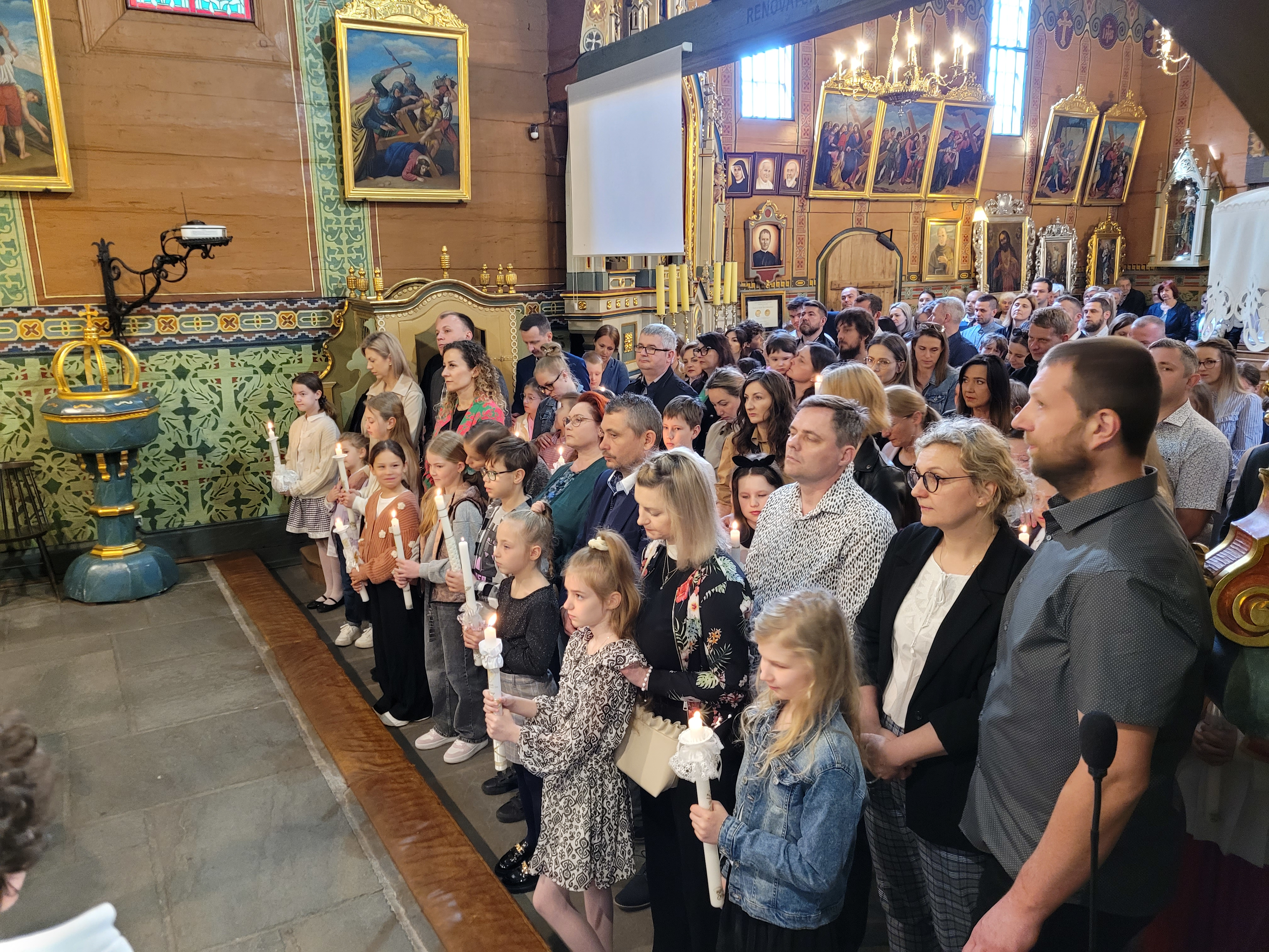 Poświęcenie świec i świadectwo Rodziców - Parafia Jawiszowice pw. Marcina Bp.