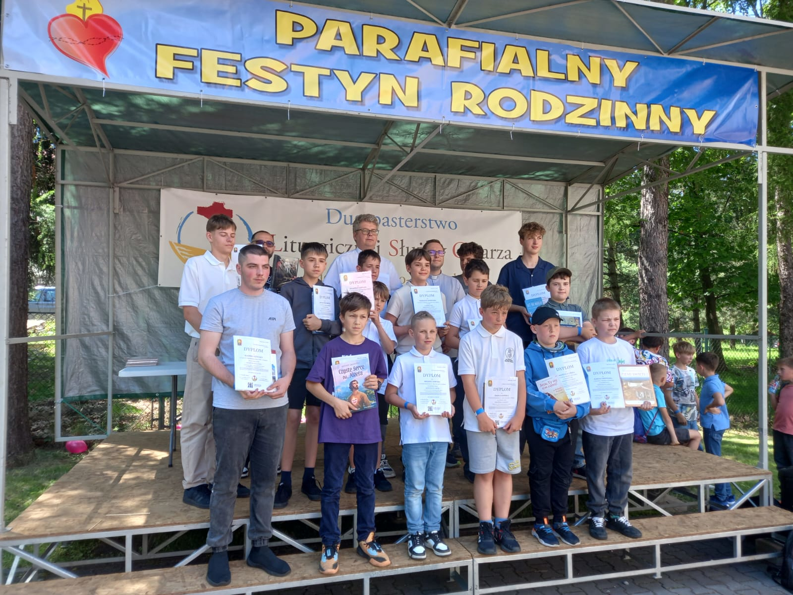 Maksymilian Głąb z diecezjalną nagrodą "Ministranta Roku" - Parafia Jawiszowice św. Marcina Bpa