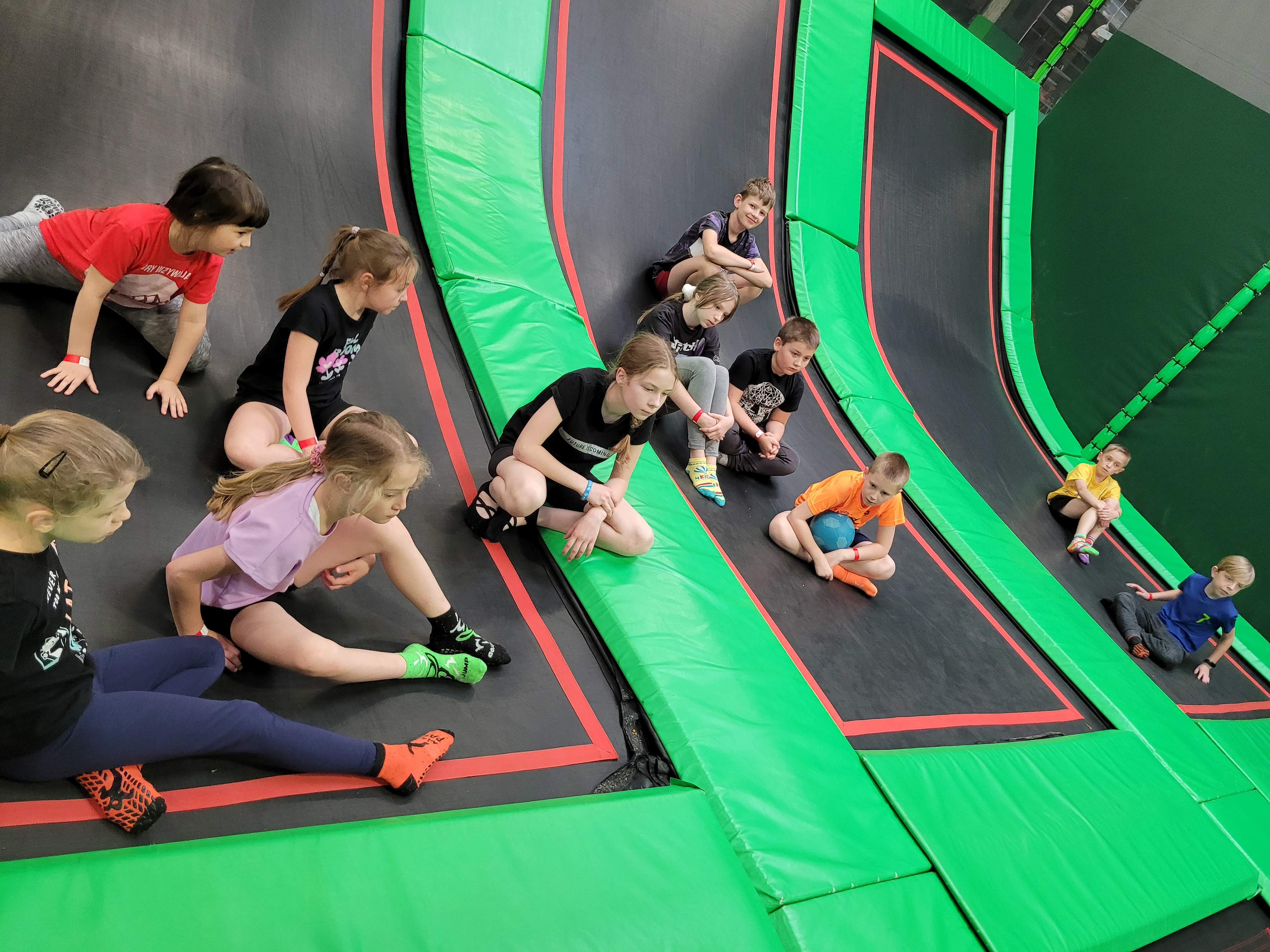 Wycieczka do GOjump Parku Trampolin - Parafia Jawiszowice św. Marcina Bp.