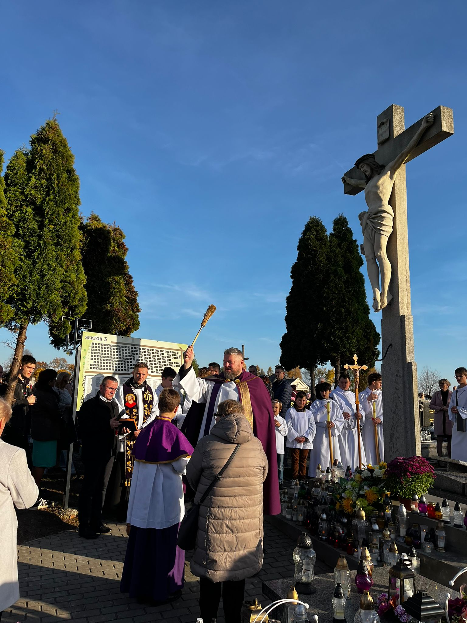 Procesja w Uroczystość Wszystkich Świętych - Parafia Jawiszowice św. Marcina Bpa