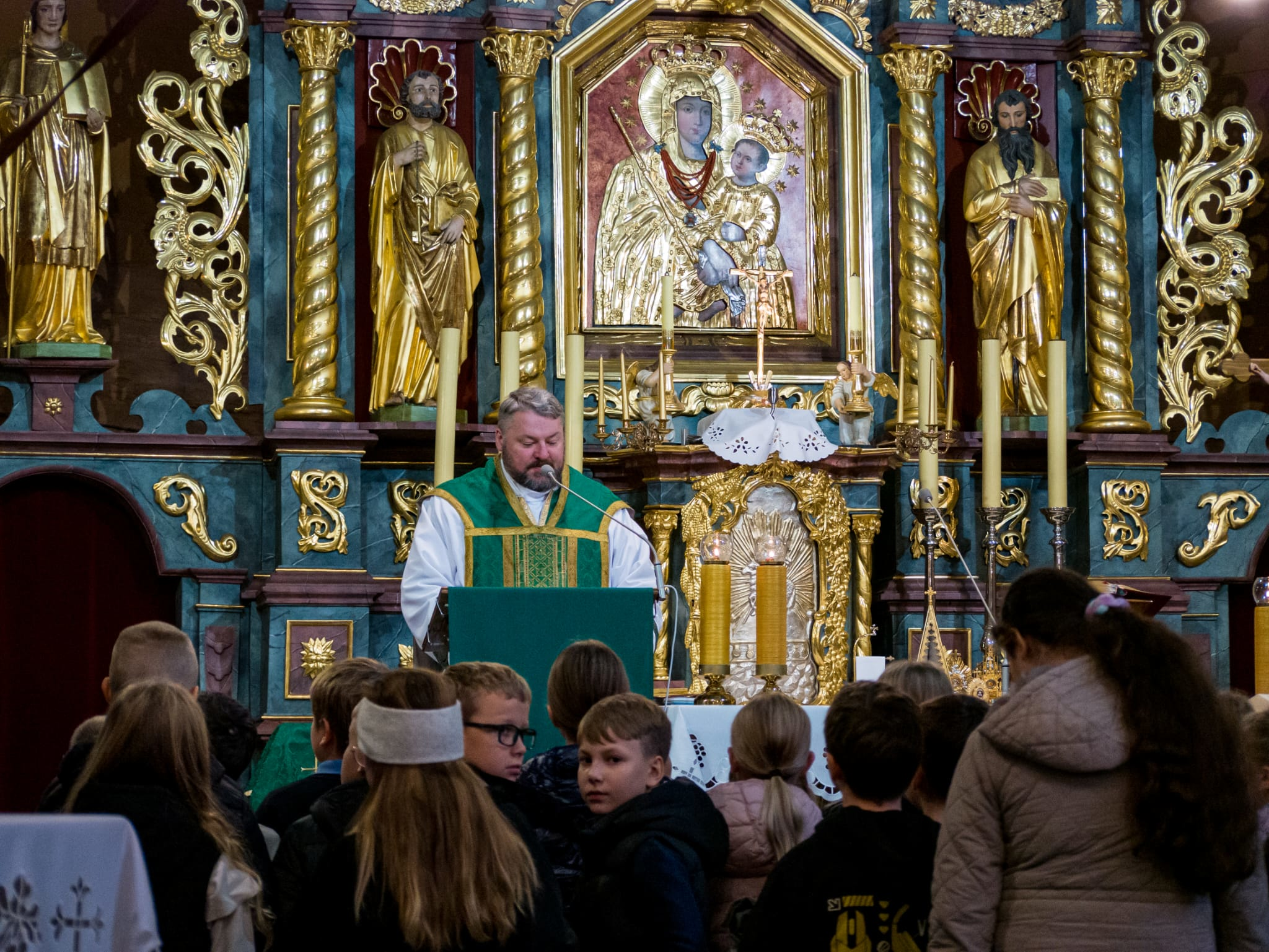 Poświęcenie różańców dla dzieci pierwszokomunijnych