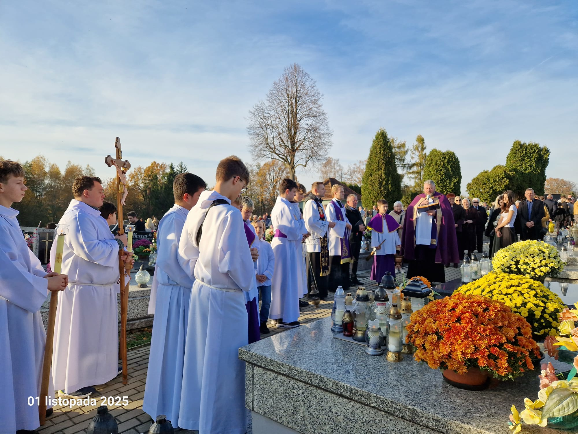 Procesja w Uroczystość Wszystkich Świętych - Parafia Jawiszowice św. Marcina Bpa