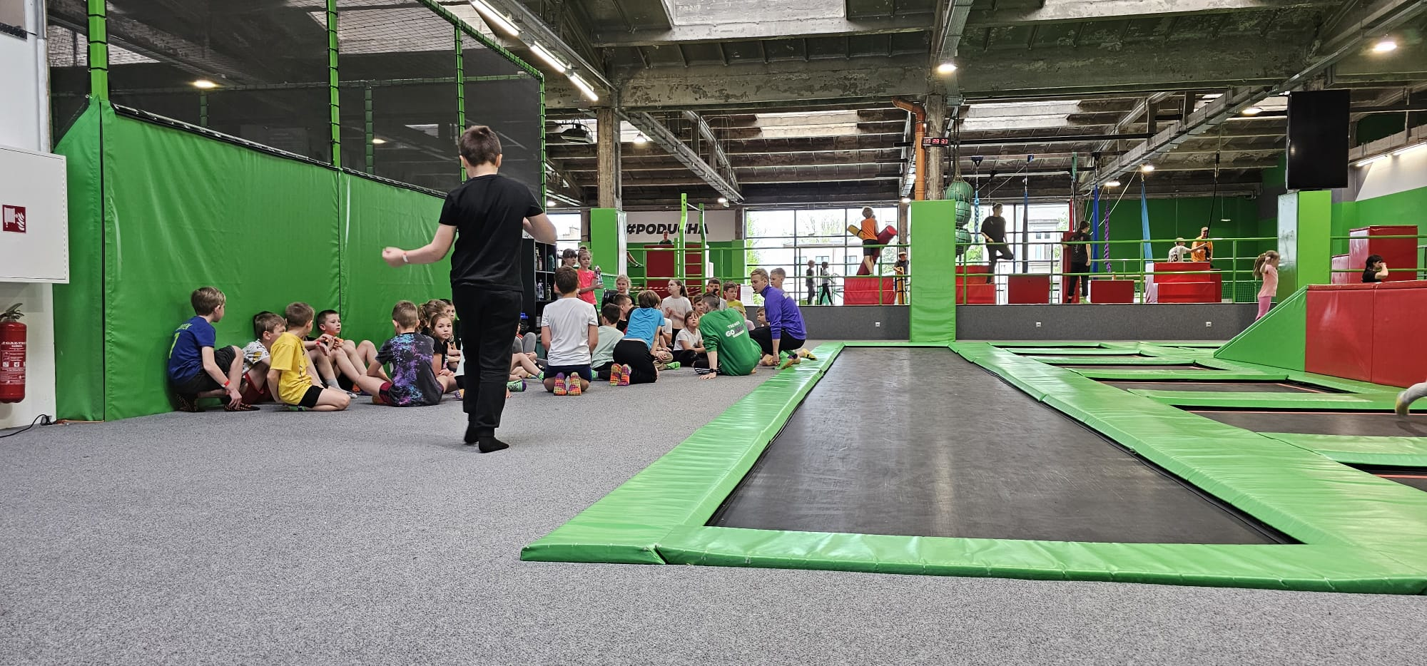 Wycieczka do GOjump Parku Trampolin - Parafia Jawiszowice św. Marcina Bp.