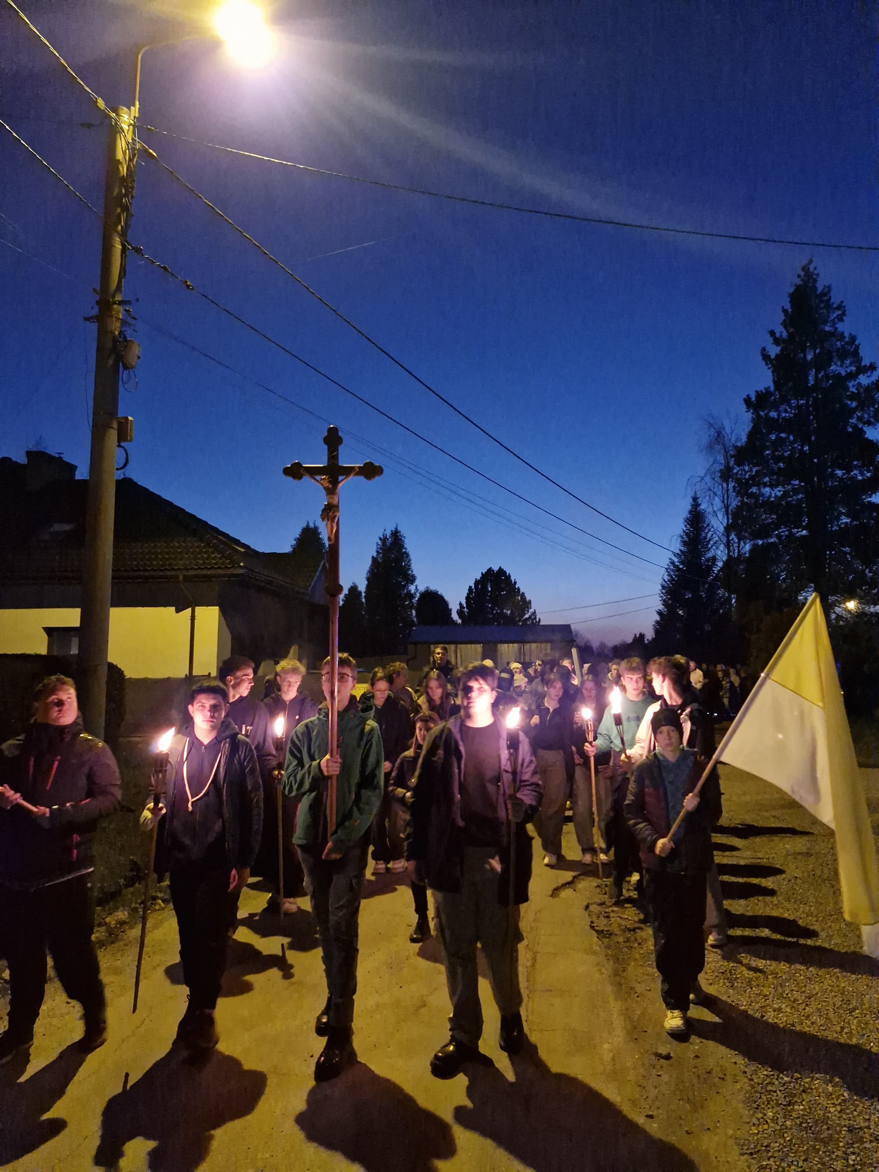 Droga krzyżowa ze św. Janem Pawłem II - Parafia Jawiszowice św. Marcina Bpa