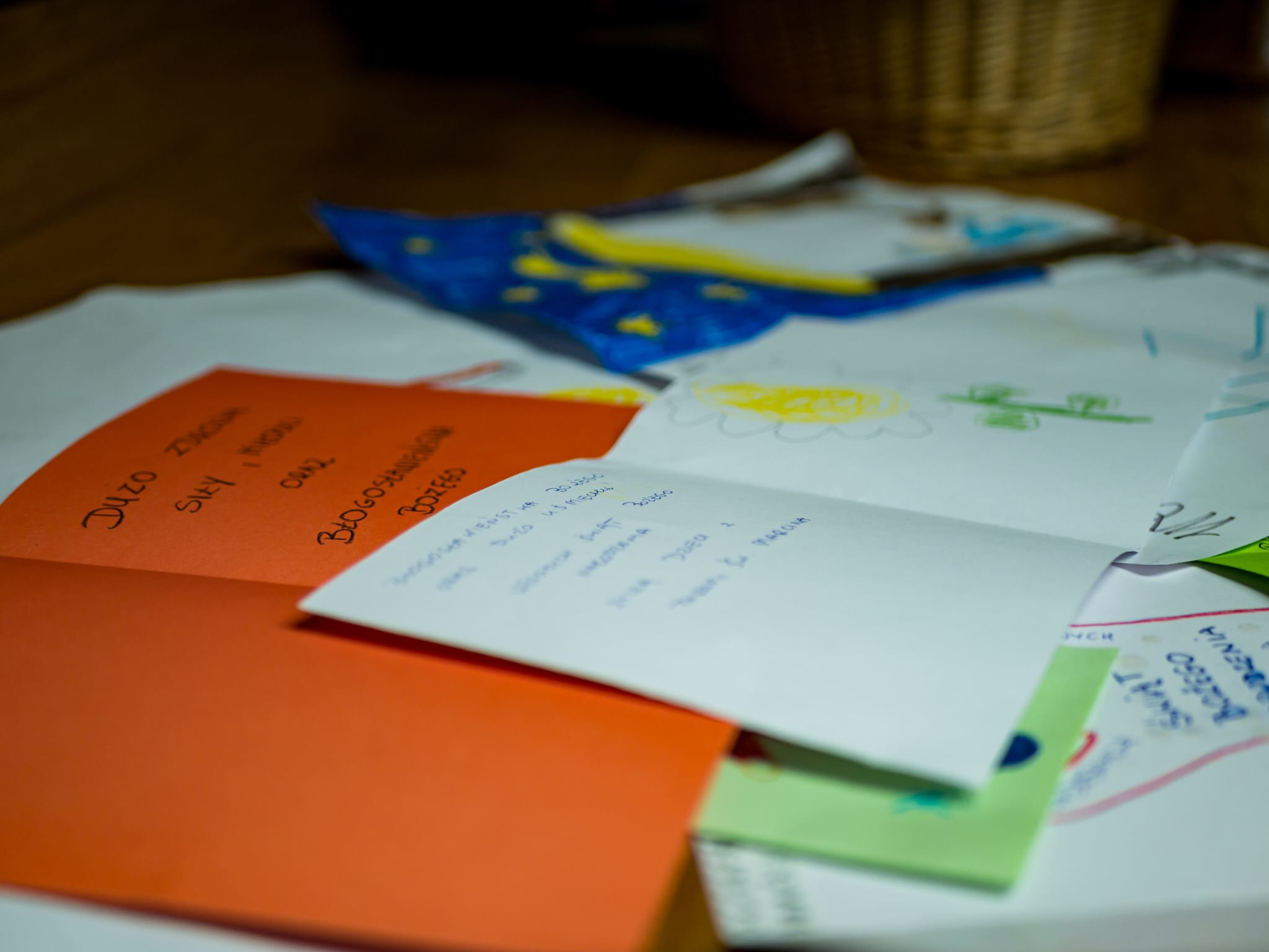 Uczestnicy rorat przygotowali kartki na Boże Narodzenia dla chorych z Parafii - Parafia Jawiszowice św. Marcina Bpa