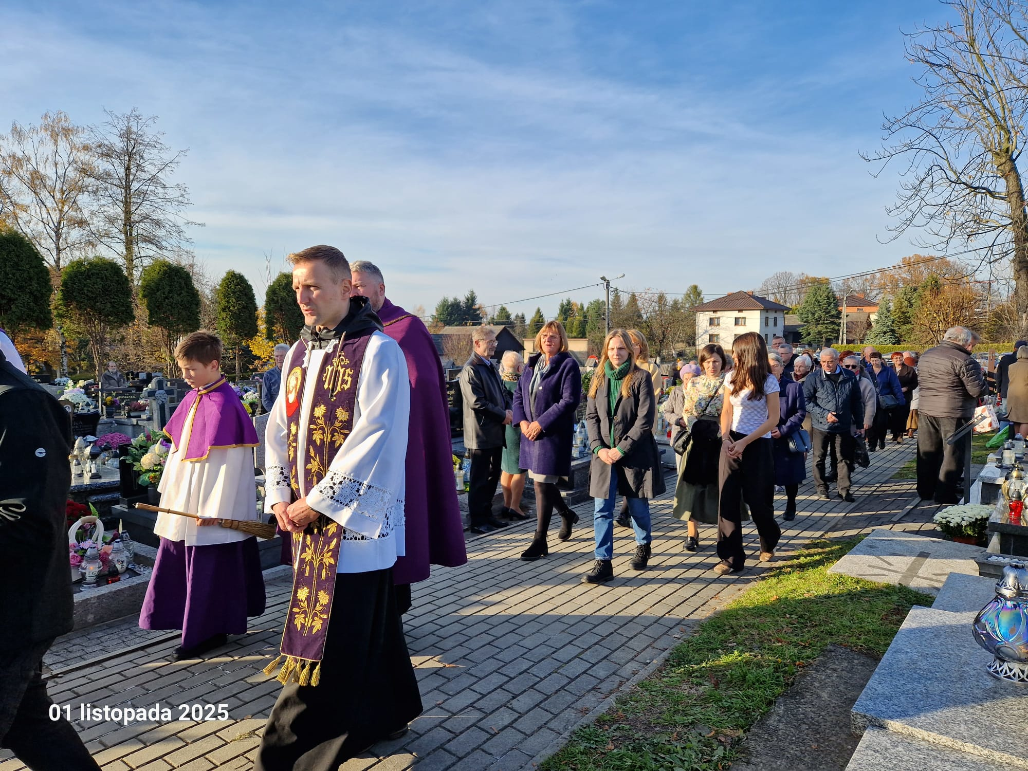 Procesja w Uroczystość Wszystkich Świętych - Parafia Jawiszowice św. Marcina Bpa