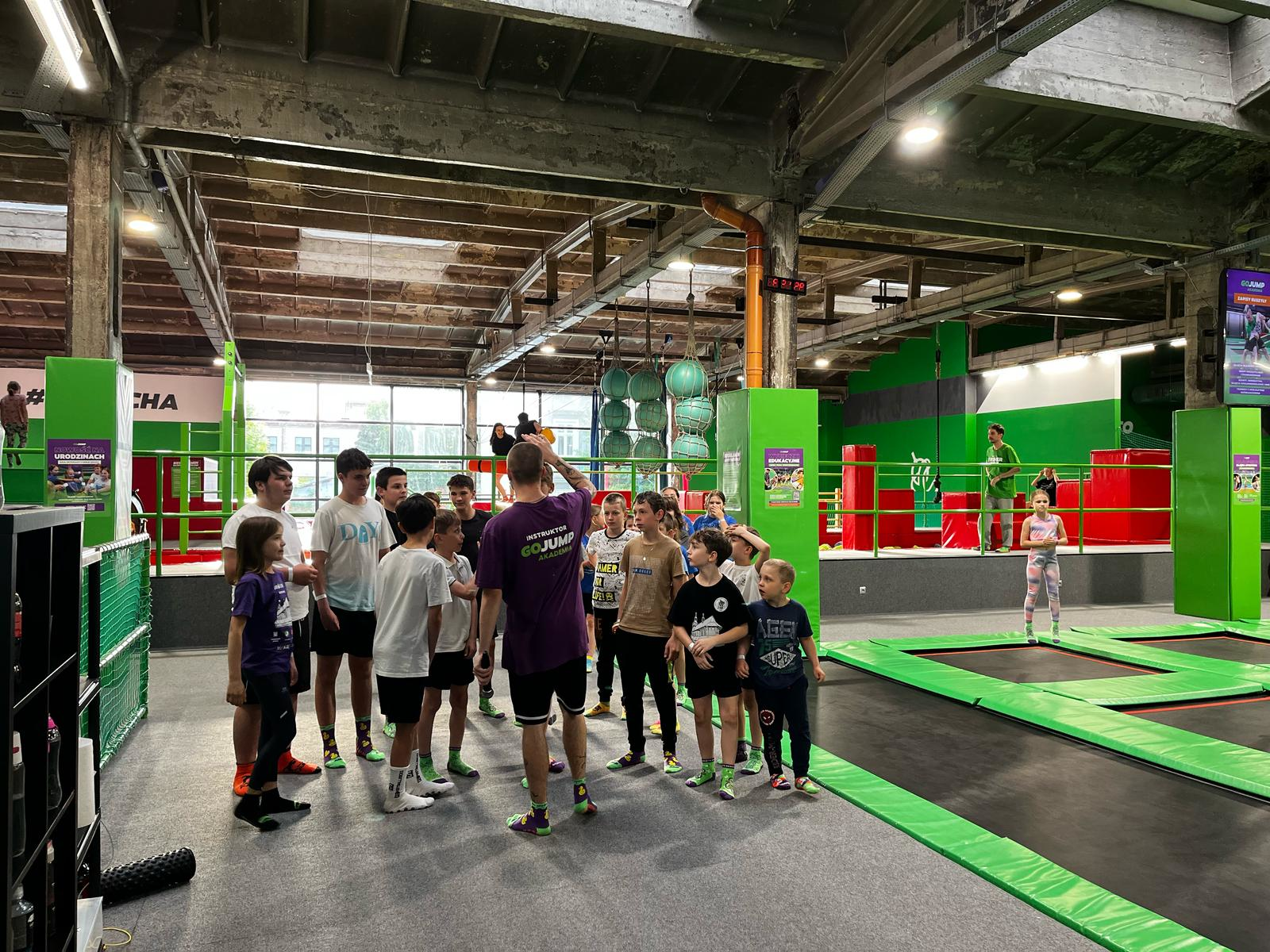 Pielgrzymka do Kościoła Jubileuszowego w Hałcnowie i GOjump - Parafia Jawiszowice św. Marcina Bpa