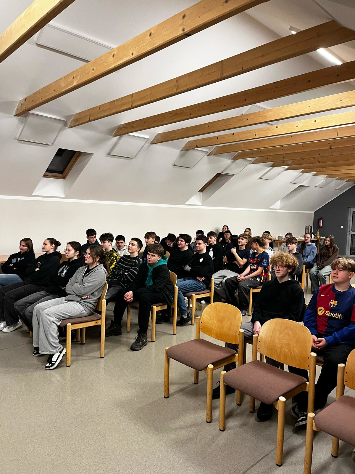 Dekanalne Spotkanie Młodzieży z misjonarką Marceliną Puchałą - Parafia Jawiszowice św. Marcina Bpa