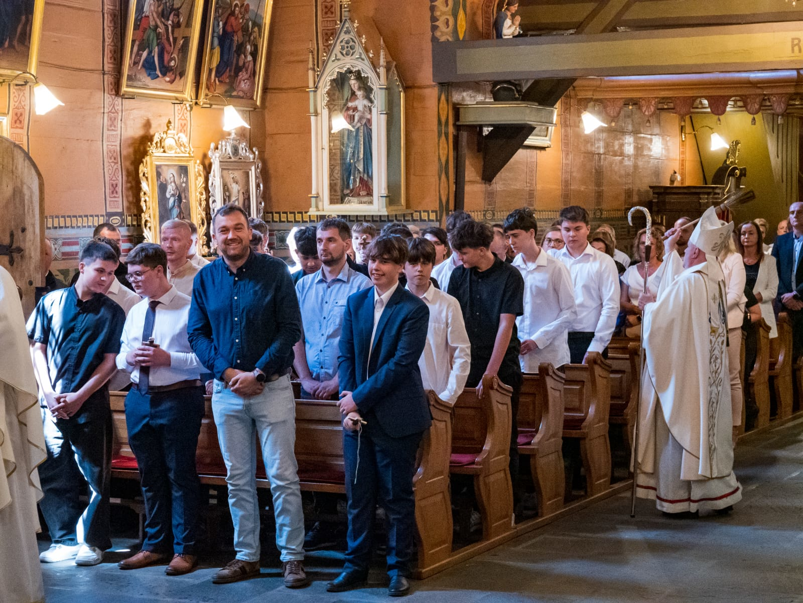 Sakrament bierzmowania pod przewodnictwem bp. Piotra Gregera - Parafia Jawiszowice św. Marcina Bpa