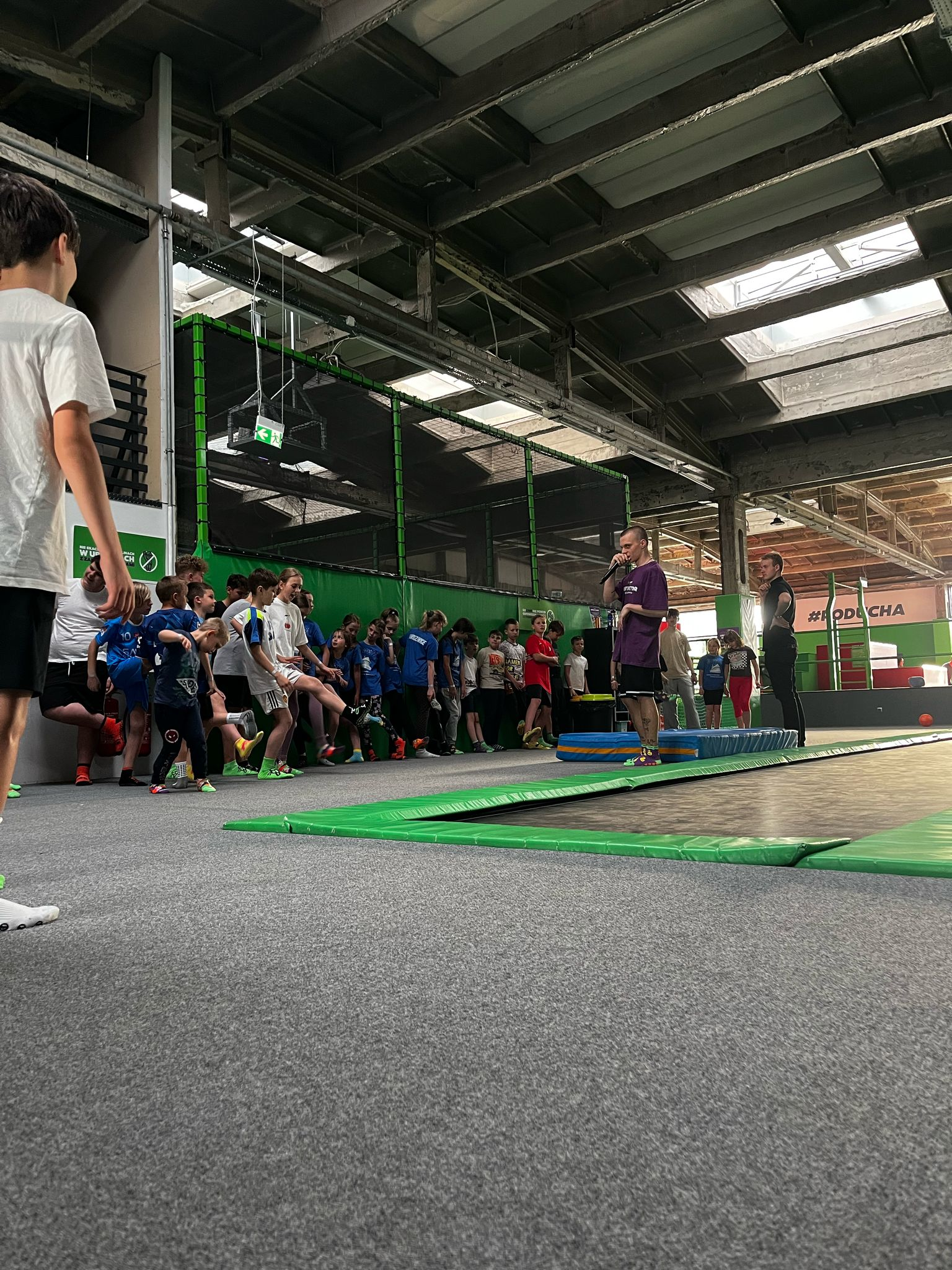 Pielgrzymka do Kościoła Jubileuszowego w Hałcnowie i GOjump - Parafia Jawiszowice św. Marcina Bpa