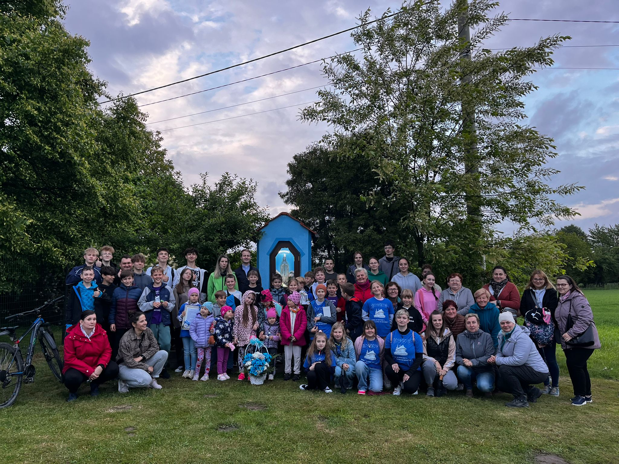 W Dniu Matki dzieci i młodzież przy Matce Bożej - Parafia Jawiszowice św. Marcina Bpa