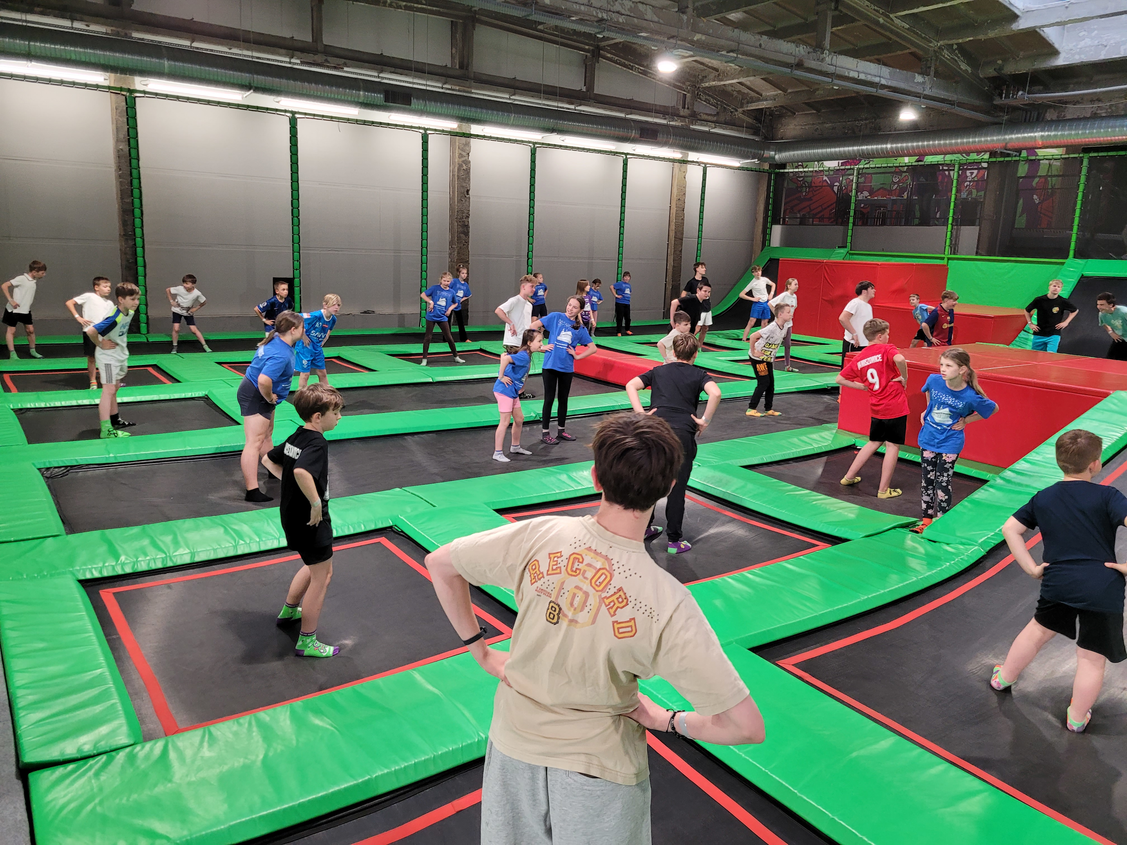 Pielgrzymka do Kościoła Jubileuszowego w Hałcnowie i GOjump - Parafia Jawiszowice św. Marcina Bpa