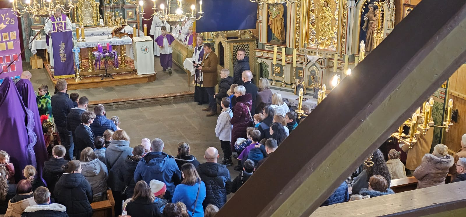 Poświęcenie medalików - Parafia Jawiszowice św. Marcina Bpa