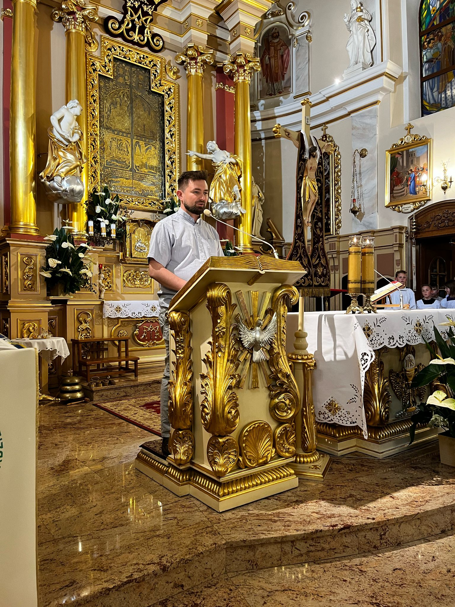 Pielgrzymka do Kościoła Jubileuszowego w Hałcnowie i GOjump - Parafia Jawiszowice św. Marcina Bpa