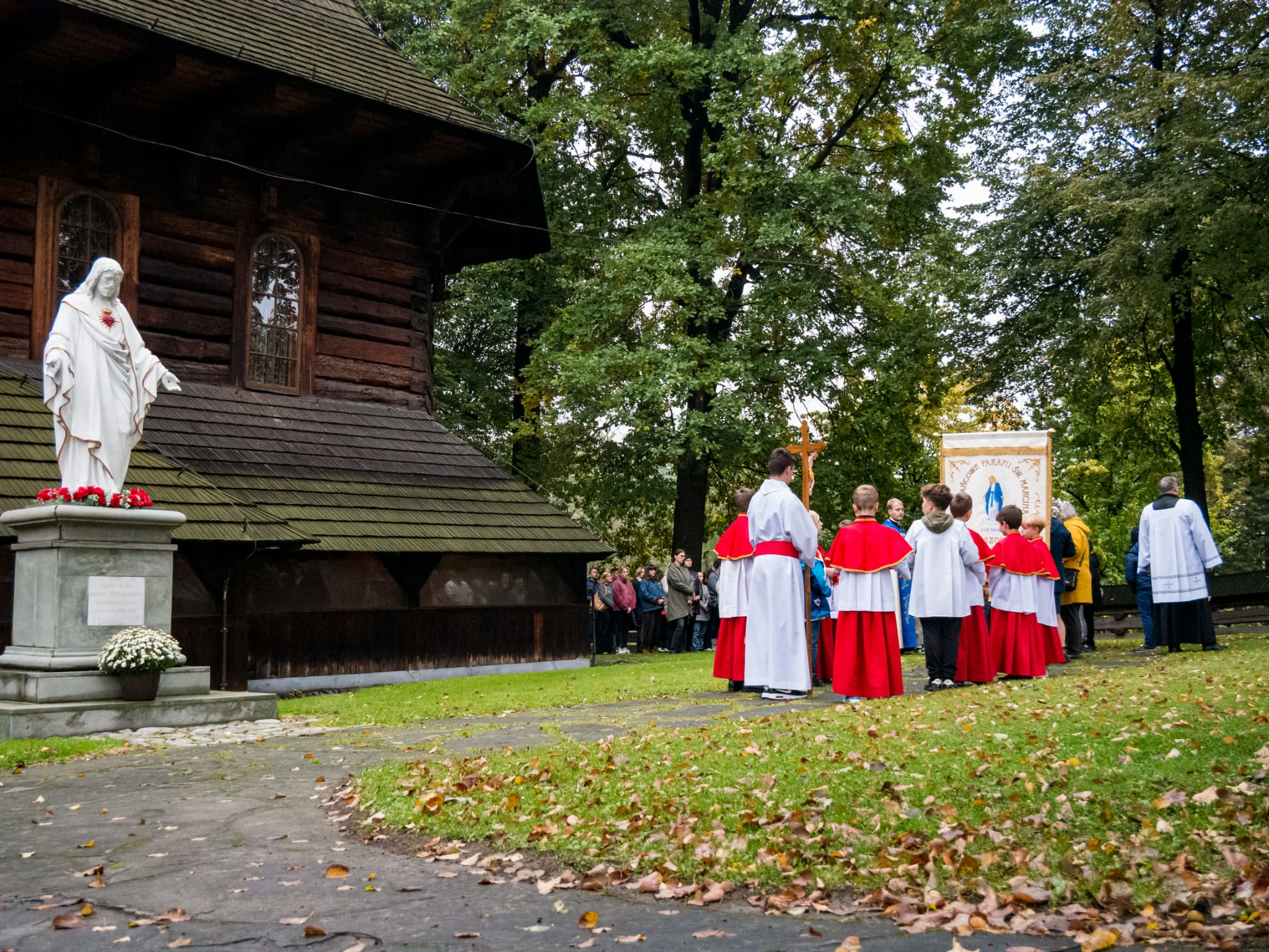 Procesja różańcowa - Parafia Jawiszowice św. Marcina Bpa