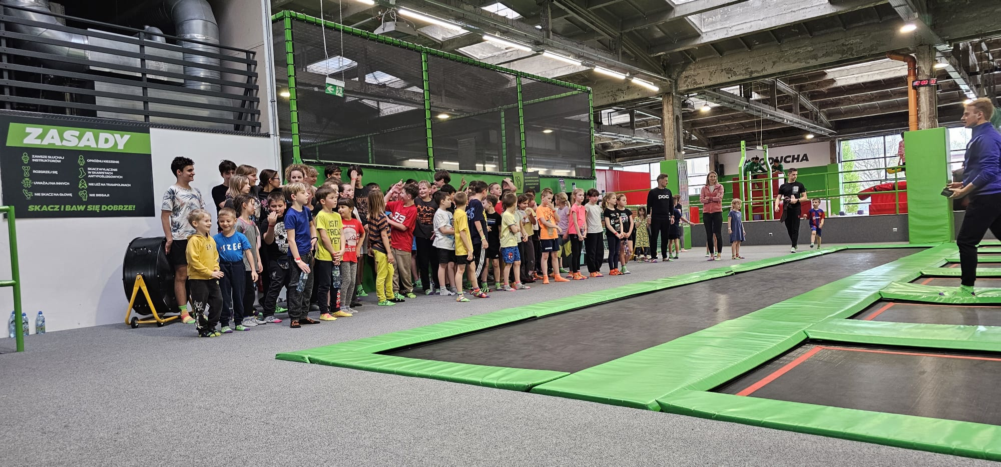 Wycieczka do GOjump Parku Trampolin - Parafia Jawiszowice św. Marcina Bp.