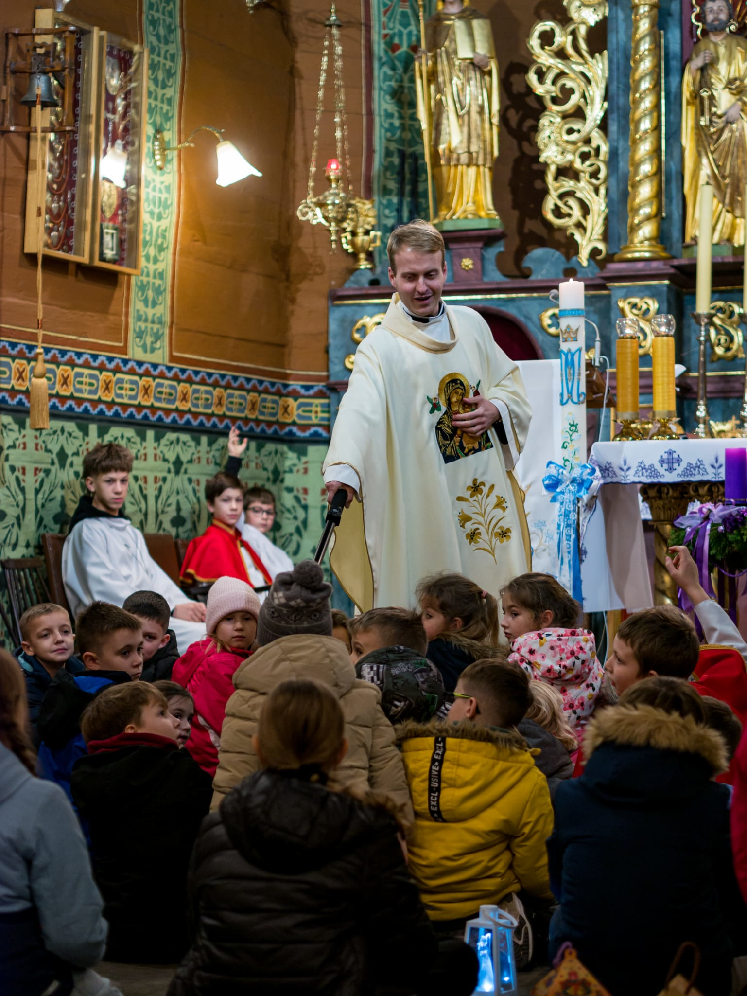 Uczestnicy rorat przygotowali kartki na Boże Narodzenia dla chorych z Parafii - Parafia Jawiszowice św. Marcina Bpa