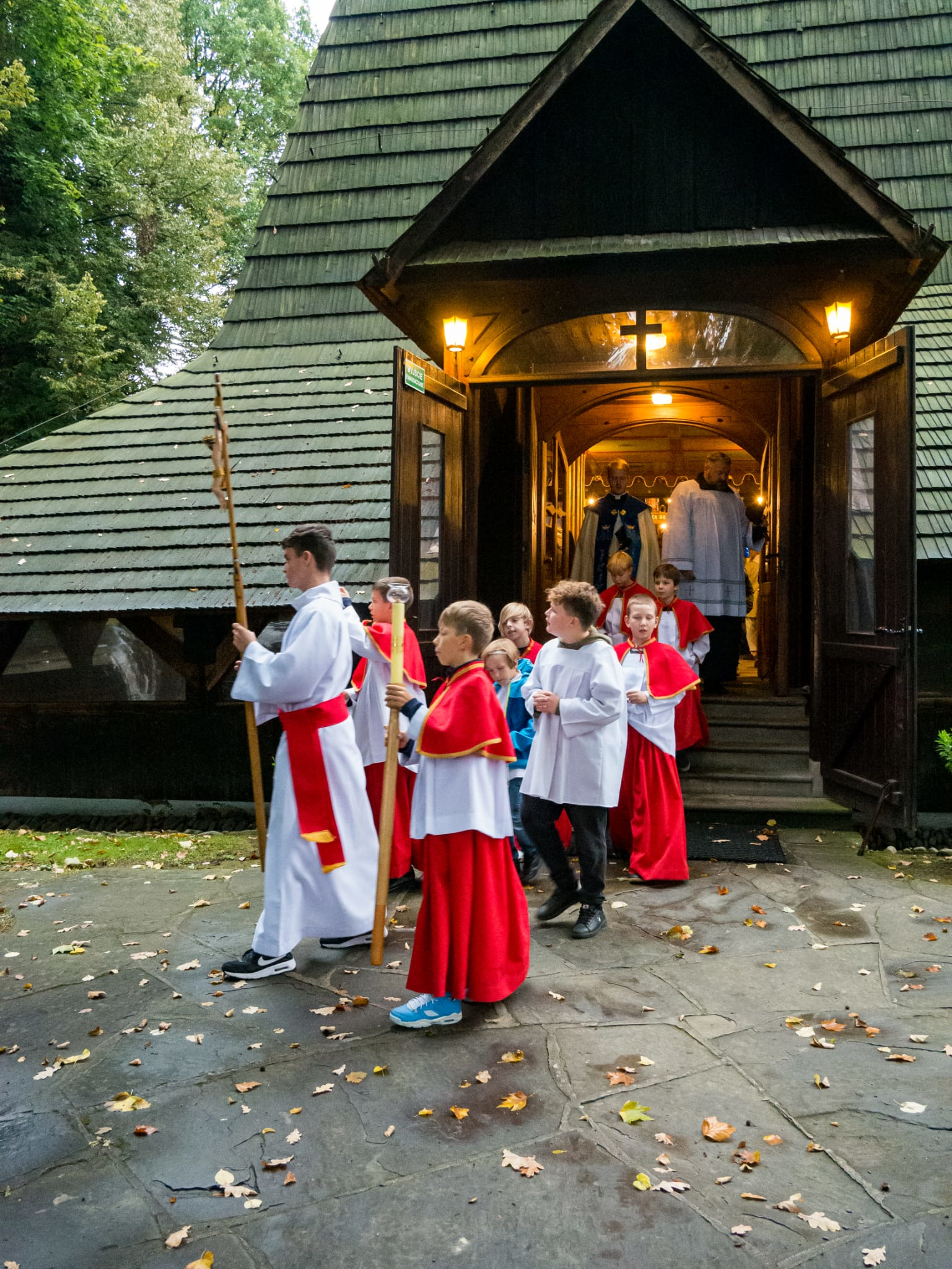 Procesja różańcowa - Parafia Jawiszowice św. Marcina Bpa