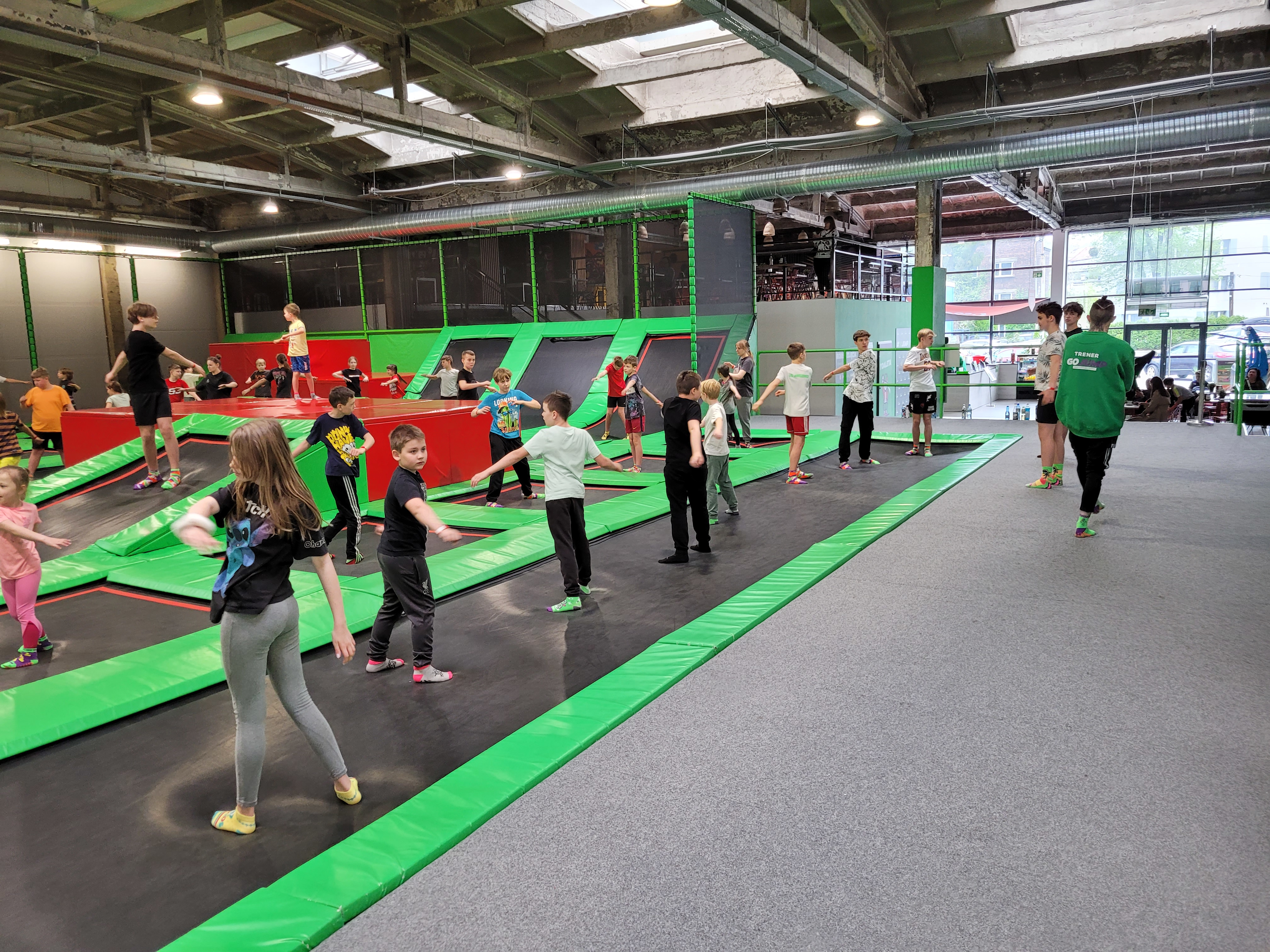 Wycieczka do GOjump Parku Trampolin - Parafia Jawiszowice św. Marcina Bp.