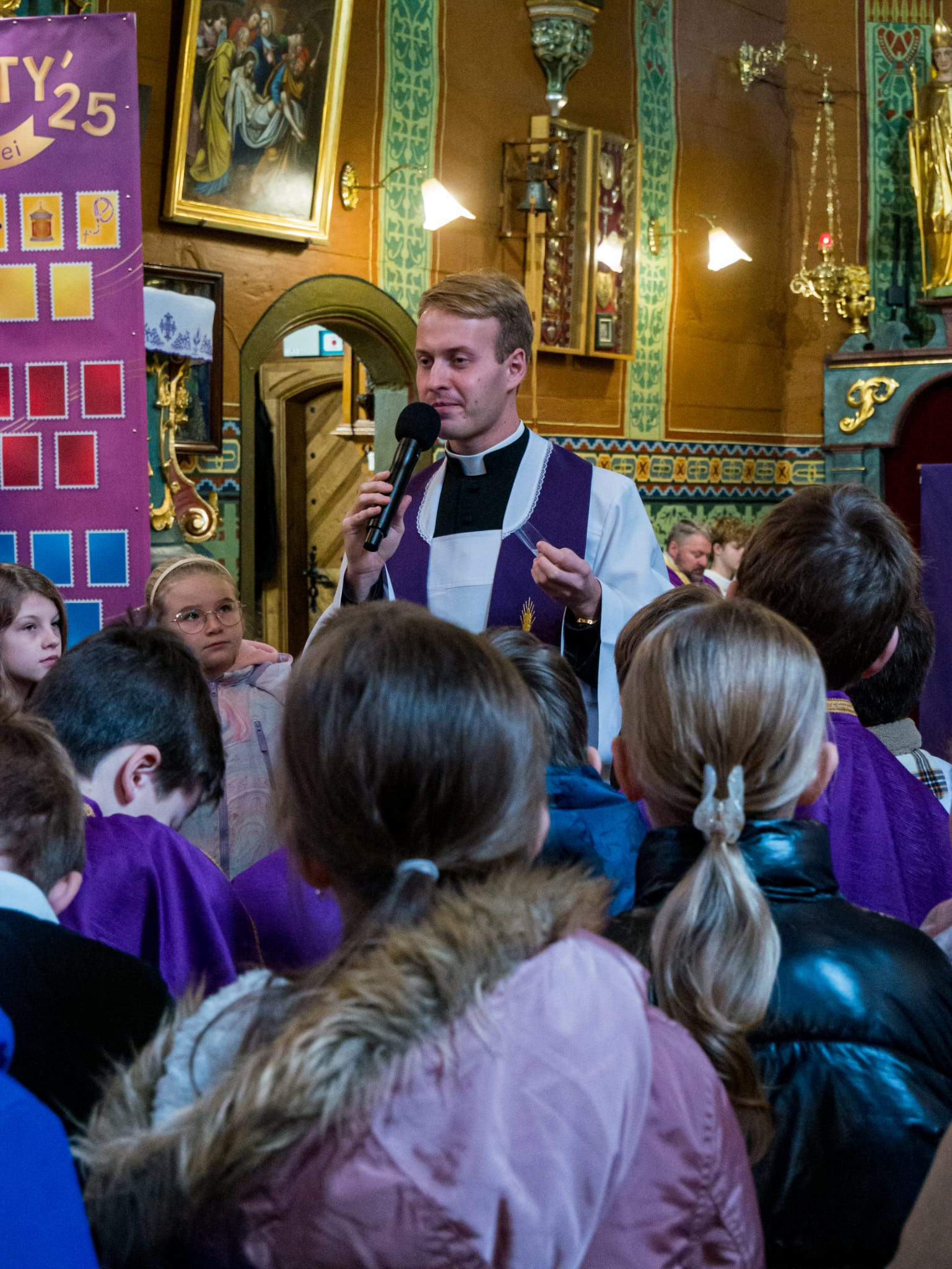 Poświęcenie medalików - Parafia Jawiszowice św. Marcina Bpa